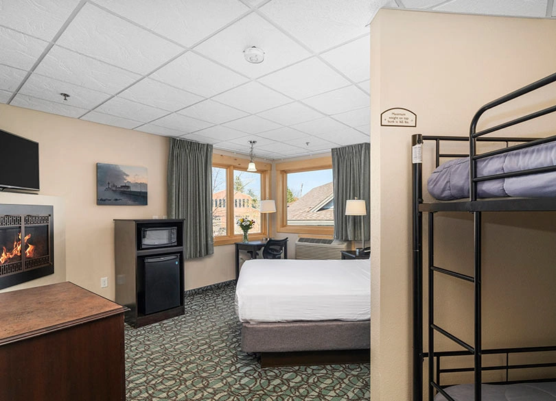 Single Queen Family Suite Single Queen Family Suite